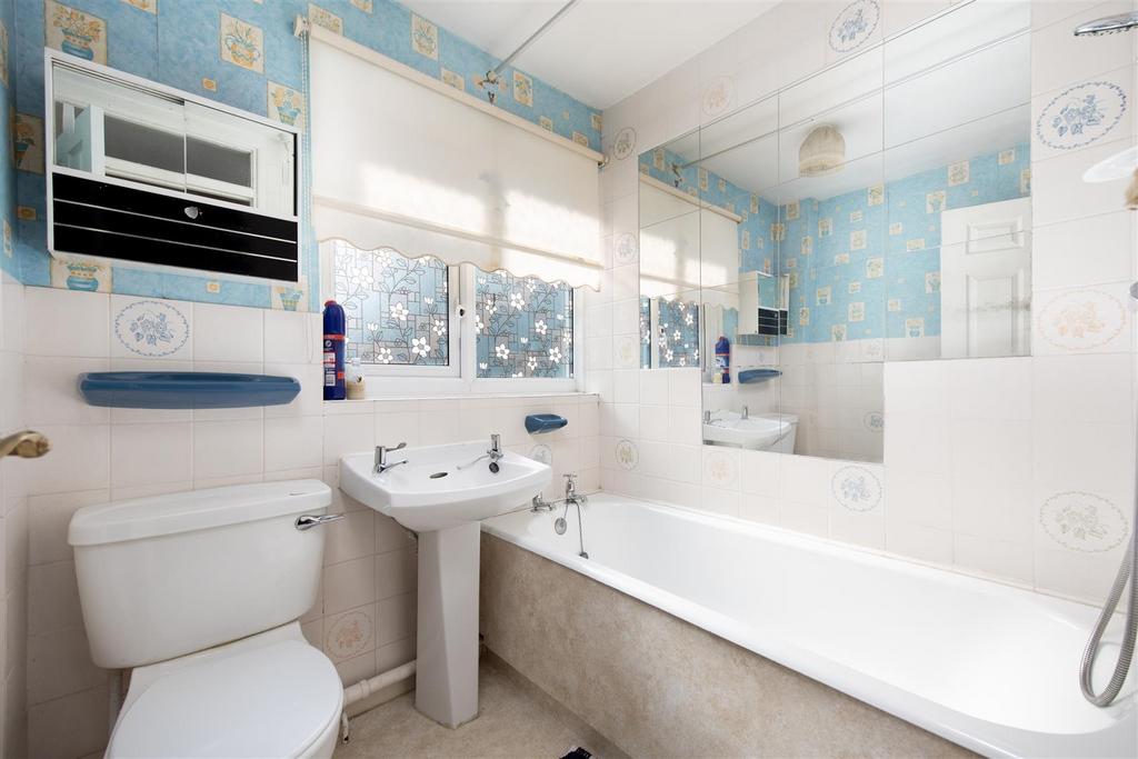 26 Green Lane Trowbridge BA14 7 DB (19).jpg