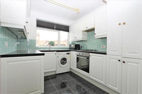 2 bedroom maisonette to rent, Kennedy Avenue, London, EN3