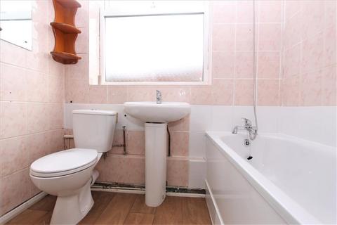 2 bedroom maisonette to rent, Kennedy Avenue, London, EN3