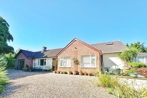 4 bedroom bungalow for sale, Middle Street, Clavering, Saffron Walden, CB11