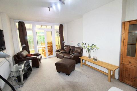 4 bedroom semi-detached house to rent, Derby Road. Beeston, Nottingham, NG9 2TB