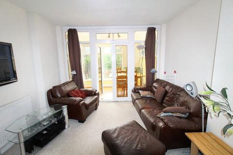 4 bedroom semi-detached house to rent, Derby Road. Beeston, Nottingham, NG9 2TB