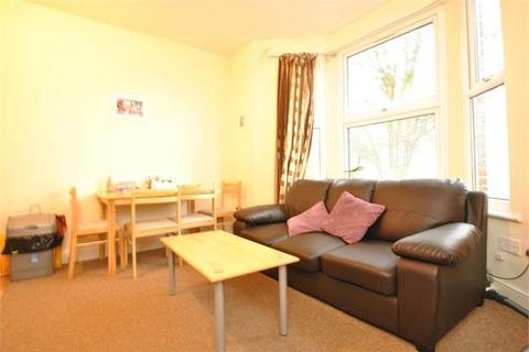 2 bedroom flat to rent, Allison Road, W3