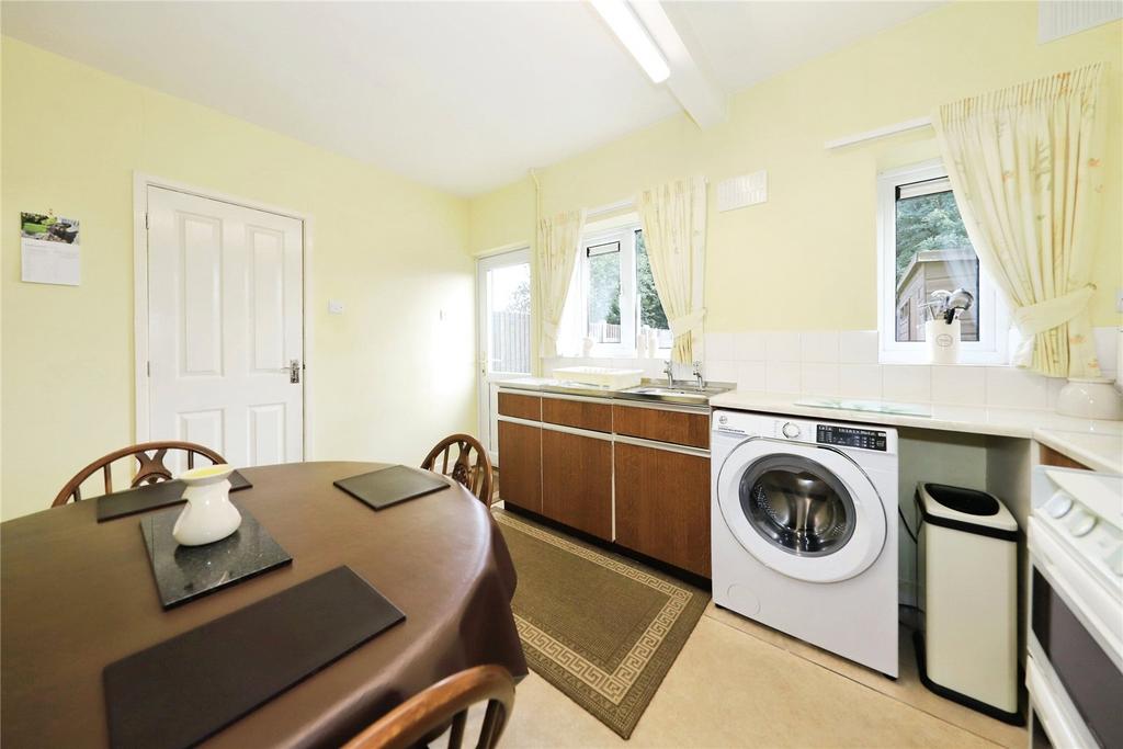 Kitchen/ Dining