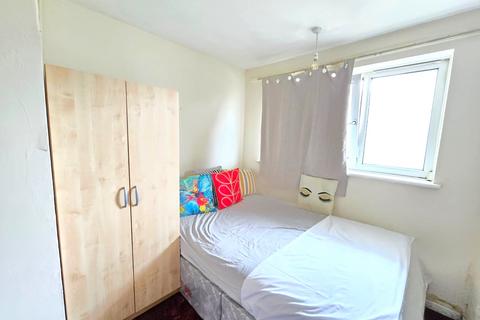 3 bedroom maisonette to rent, Ordnance Road, London E16