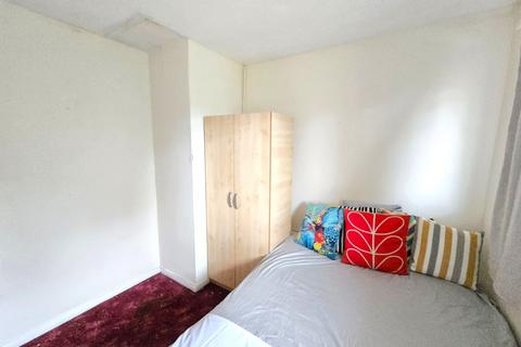 3 bedroom maisonette to rent, Ordnance Road, London E16