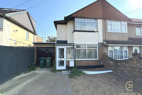 3 bedroom semi-detached house to rent, London Road, FELTHAM TW14