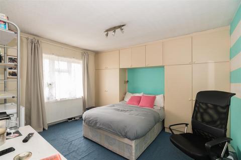 4 bedroom apartment to rent, Sunny Gardens Road, London