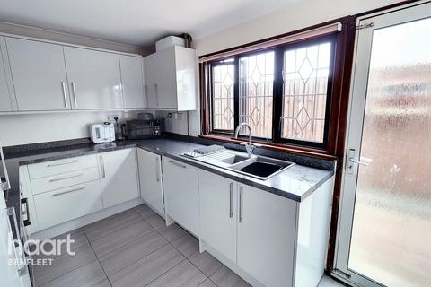 106 Church Road, Benfleet, SS7 4EP