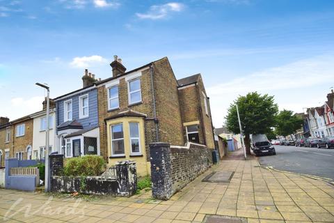 3 bedroom end of terrace house to rent, Stafford Street Gillingham ME7