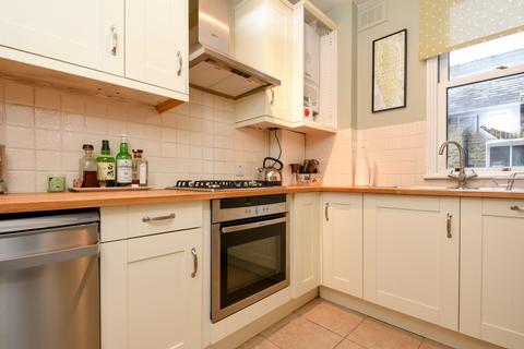 2 bedroom flat to rent, Wyneham Road London SE24