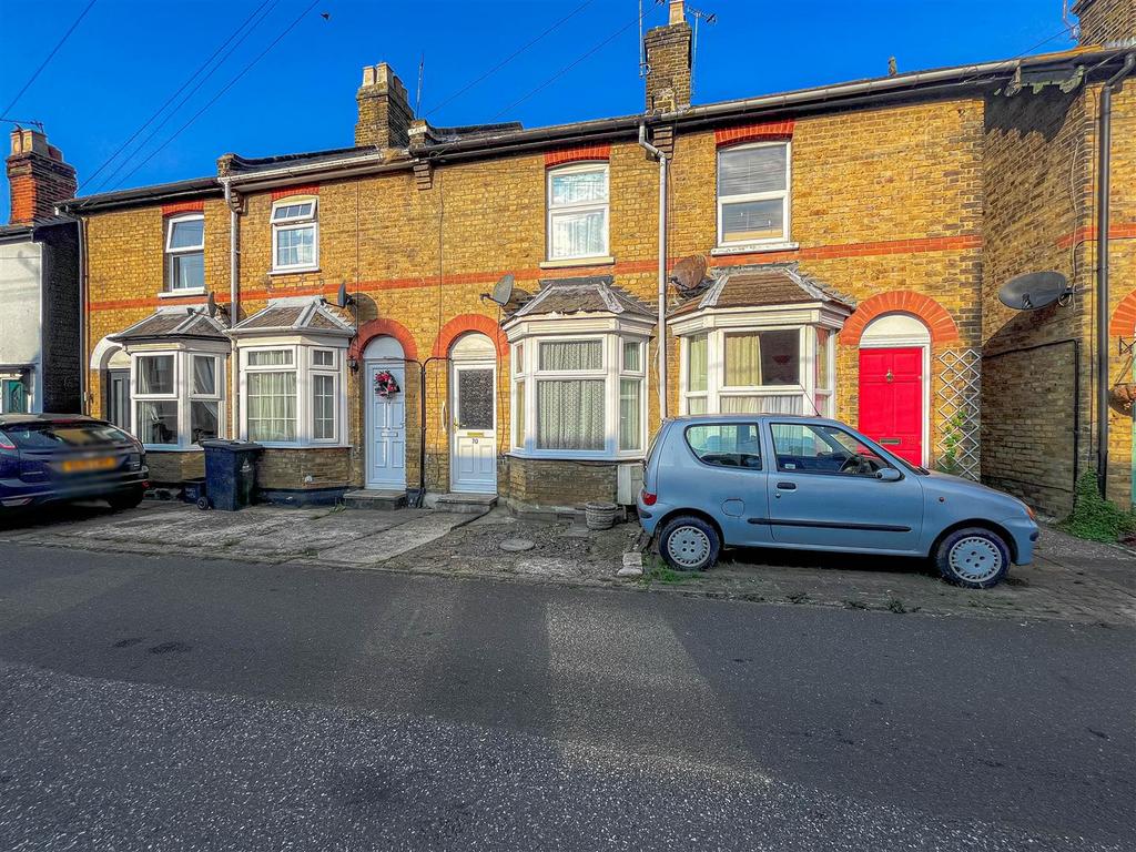 Lilian Road, BurnhamOnCrouch 3 bed cottage for sale £250,000
