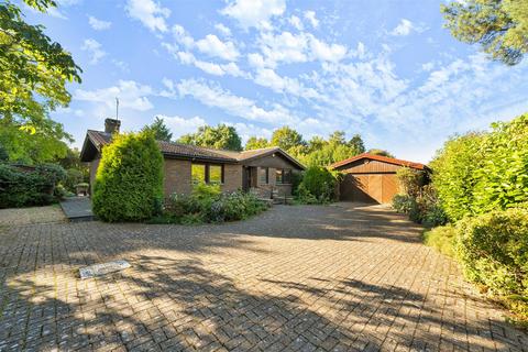 4 bedroom detached bungalow for sale, Kimbolton Road, Bedford