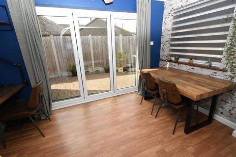 2 bedroom detached bungalow for sale, Zider Pass, Canvey Island SS8