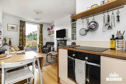 2 bedroom maisonette to rent, Westbury Road, London, N11