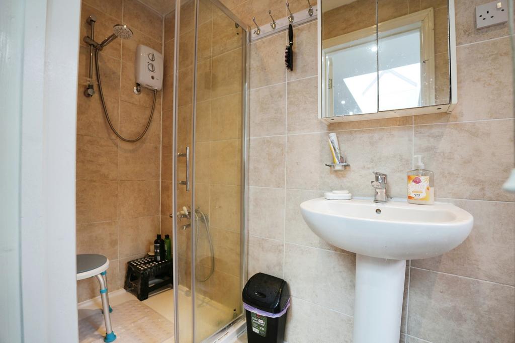 Ground floor shower/wc