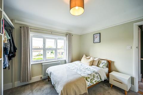 9 Bower Road, Mersham, Ashford, TN25 6NJ