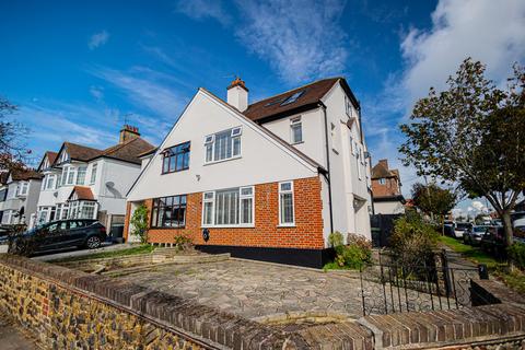 4 bedroom semi-detached house for sale, Darenth Road, Leigh-on-sea, SS9