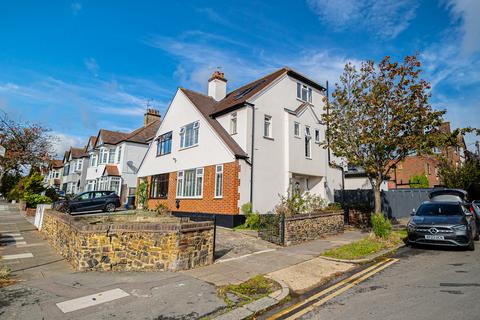 4 bedroom semi-detached house for sale, Darenth Road, Leigh-on-sea, SS9