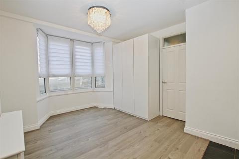 1 bedroom flat for sale, Burleigh Court, Station Road, Westcliff-On-Sea