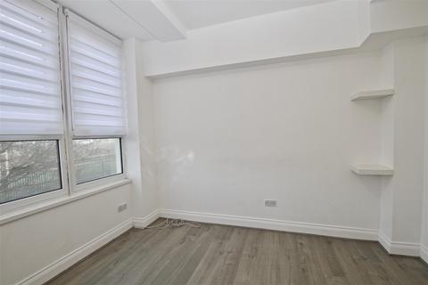 1 bedroom flat for sale, Burleigh Court, Station Road, Westcliff-On-Sea