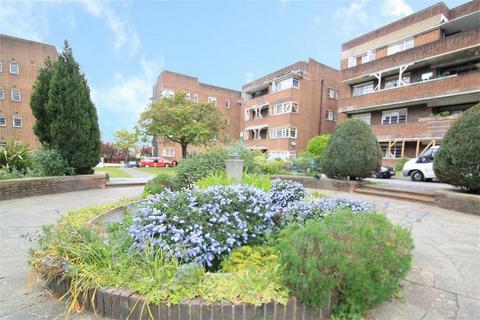 3 bedroom flat to rent, Dorchester Court, Herne Hill., London