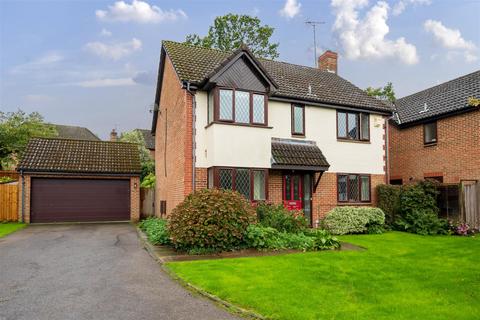 4 bedroom detached house for sale, Throgmorton Road, Yateley GU46