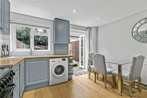 111 Larksfield, Englefield Green, Egham, TW20 0RA