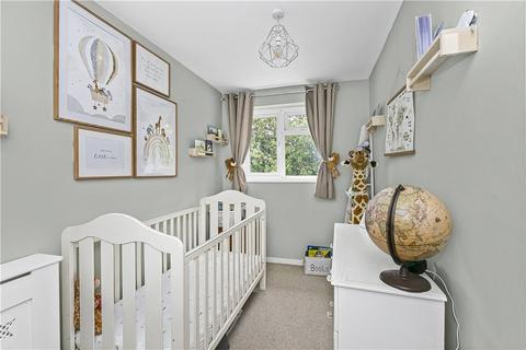 111 Larksfield, Englefield Green, Egham, TW20 0RA