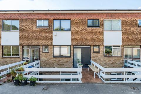 6 Lullington Garth, Bromley, BR1 3SR