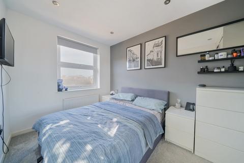 1 bedroom flat for sale, Churchfield Road, Walton On Thames, Surrey, KT12