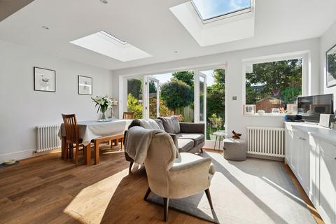 26 Graemesdyke Avenue, London, SW14 7BJ