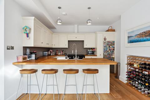 26 Graemesdyke Avenue, London, SW14 7BJ