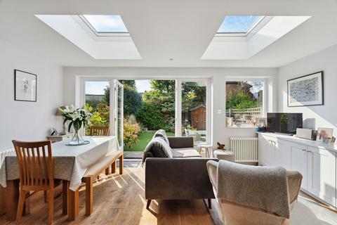 26 Graemesdyke Avenue, London, SW14 7BJ