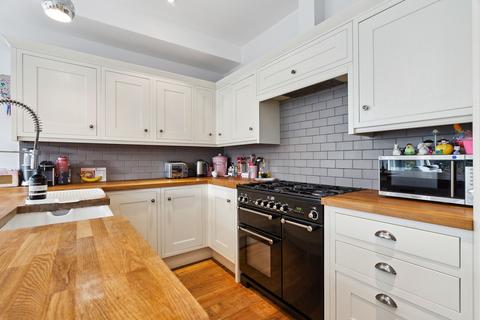 26 Graemesdyke Avenue, London, SW14 7BJ