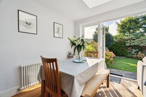 26 Graemesdyke Avenue, London, SW14 7BJ