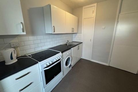 2 bedroom flat to rent, Burnsall Croft, LEEDS LS12