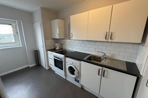 2 bedroom flat to rent, Burnsall Croft, LEEDS LS12