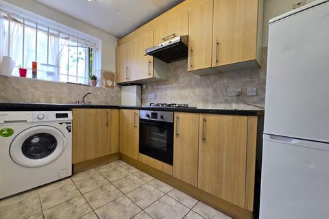 2 bedroom flat to rent, St. Ann's Road, London N15