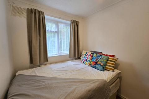 2 bedroom flat to rent, St. Ann's Road, London N15