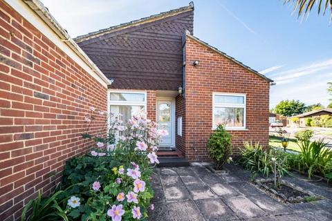 2 bedroom bungalow to rent, Barnett Row, Guildford GU4