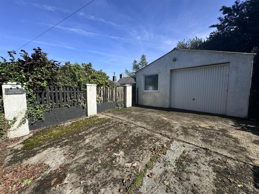 Detached Garage