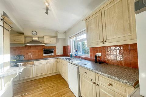 5 bedroom semi-detached house to rent, Park View, Wembley HA9