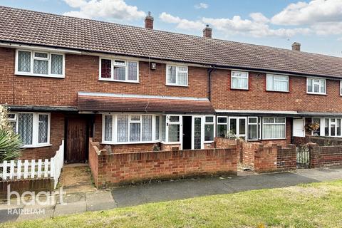 3 bedroom terraced house for sale, Kingaby Gardens, Rainham