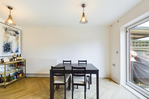 4 James View, Bordon, GU35 0FT
