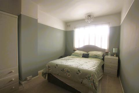 86 Riverside Drive, Mitcham, CR4 4BW