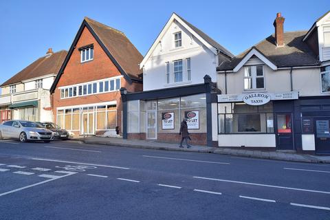 Shop to rent, Station Road, New Milton, Hampshire. BH25 6HR