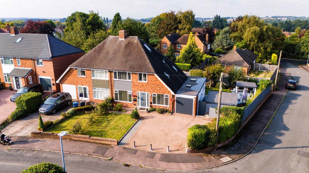 Lincoln Croft, Lichfield WS14 3 bed semidetached house for sale £600,000