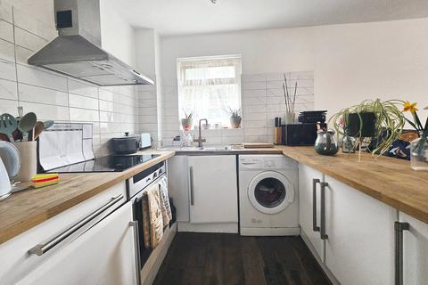 1 bedroom end of terrace house to rent, Rotherwood Close, London SW20