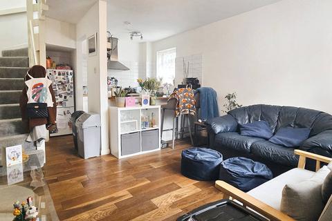 1 bedroom end of terrace house to rent, Rotherwood Close, London SW20